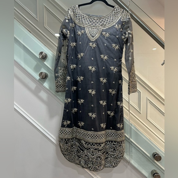 Traditional Indian clothing women - Picture 3 of 6